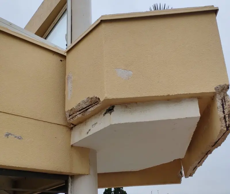 Traitement des fissures et éclats de béton