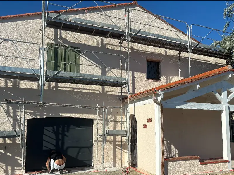 Chantier d'isolation thermique extérieure dans les Pyrénées-Orientales